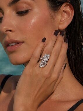 Elegant Sterling Silver S925 Crystal Statement Ring - Clear/White